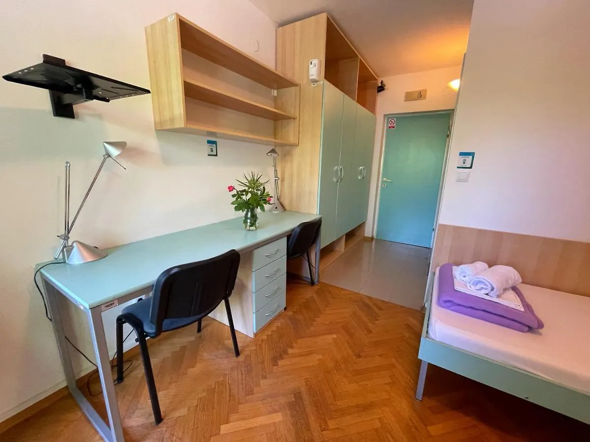 Hostel Spinut Split