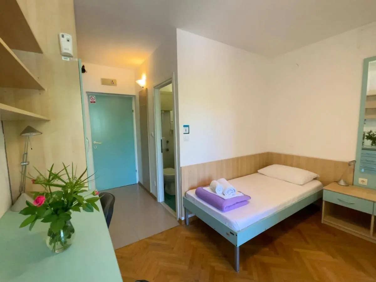 Hostel Spinut Split