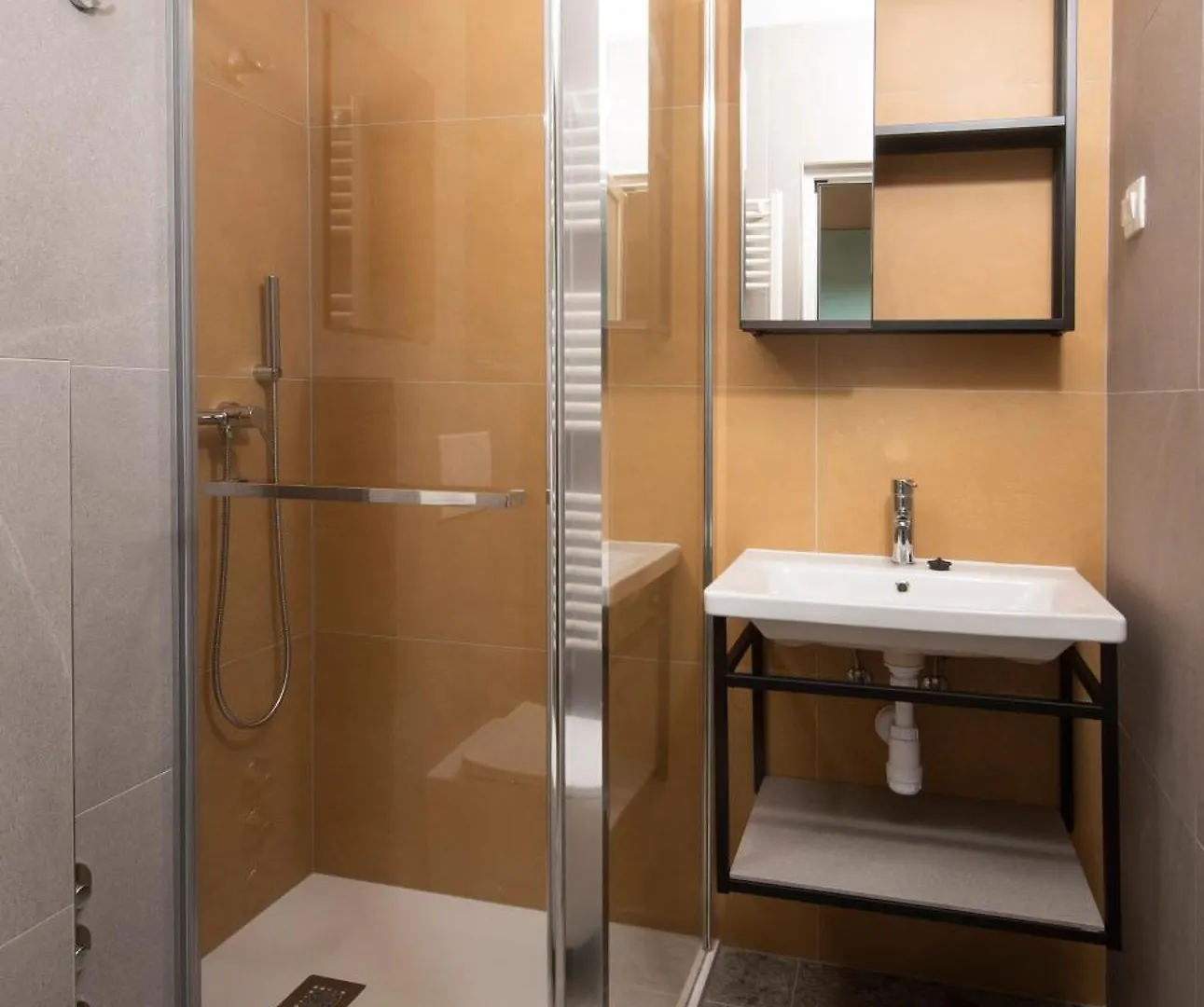 Hostel Spinut Split