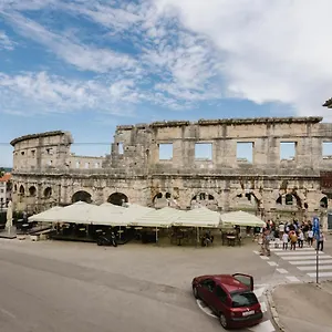 Anni Apartamento Pula